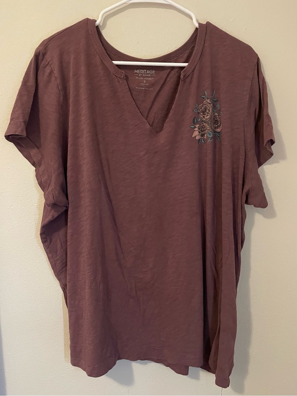 Heritage Mauve V-Neck Tee with Floral Embroidery